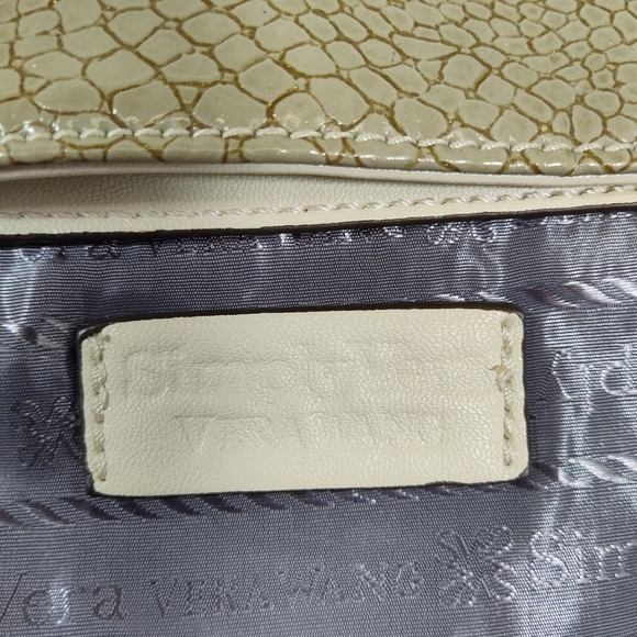 Vera Wang - Beige & Gold Faux Leather Tote Bag with Textured Metallic Front Pane - Picture 8 of 11